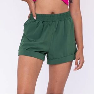 Mono B Cuffed Green Shorts, size Small